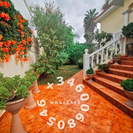 Samarina En La Prestigiosa Zona De La Caleta Golf Villa