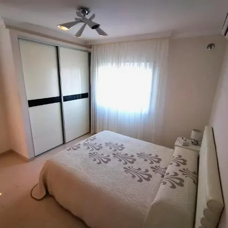 Samarina En La Prestigiosa Zona De La Caleta Golf Villa *