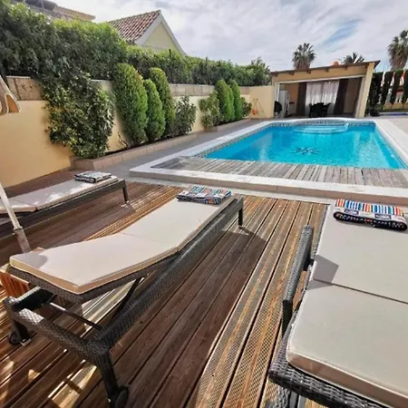 וילה Samarina En La Prestigiosa Zona De La Caleta Golf *